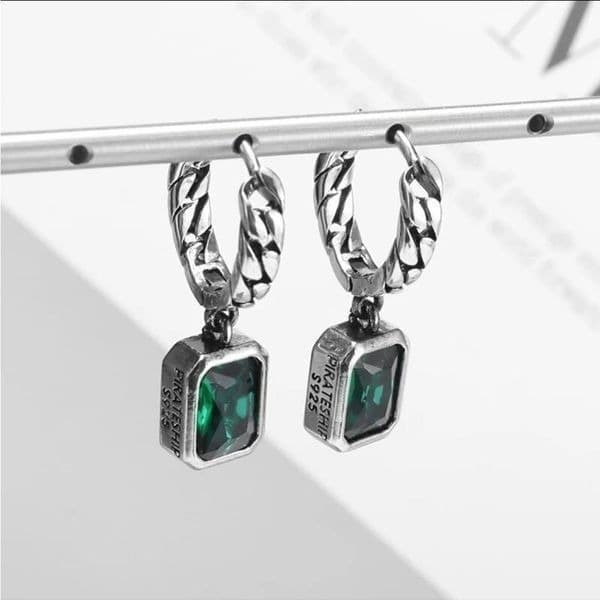 The Emerald Edge Earrings in 925 & cubic zirconia - Thumbnail 11