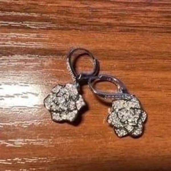 The Dramatic Drop Flower dangle earrings in 925 and cubic zirconia - Thumbnail 6