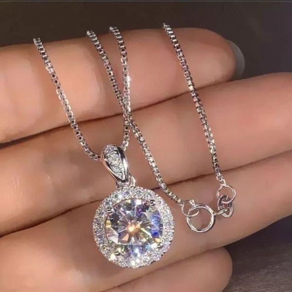 The Discus Pendant Necklace in 925 and cubic zirconia - Thumbnail 5