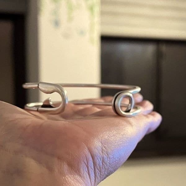 Best Seller! The Jumbo Safety Pin Bangle in 925 silver - Thumbnail 5
