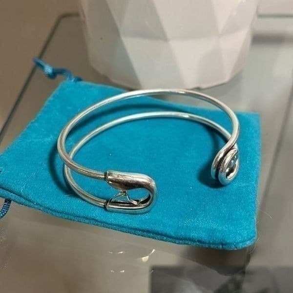 Best Seller! The Jumbo Safety Pin Bangle in 925 silver - Thumbnail 2