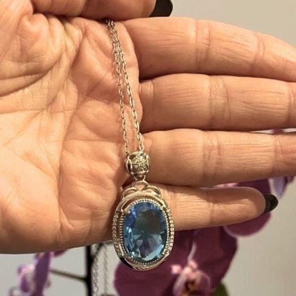 The Cassandra 925 necklace with blue cubic zirconia pendant - Thumbnail 3