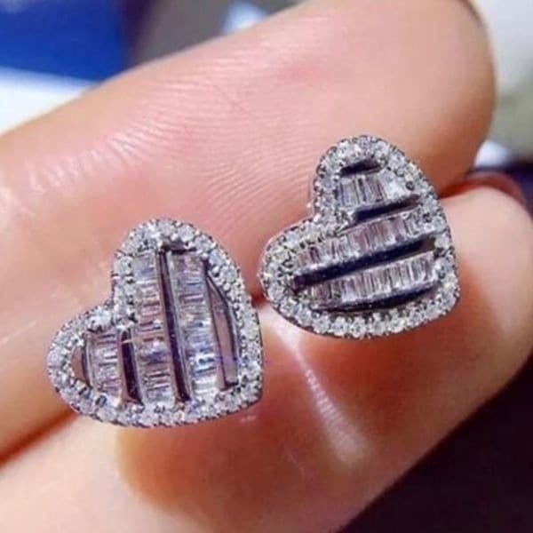 The Hearts Desire Gorgeous Stud Earrings 925 White Sapphire - Image 1