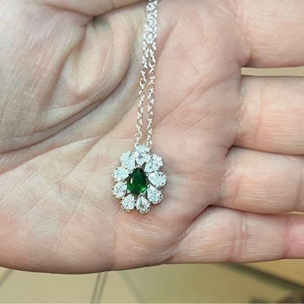The Emerald Passion pendant in 925 and cubic zirconia - Thumbnail 12