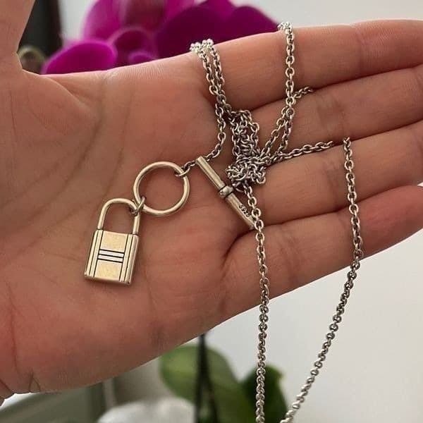 The Lock It Down Long silver necklace with lock and toggle closure - Thumbnail 10