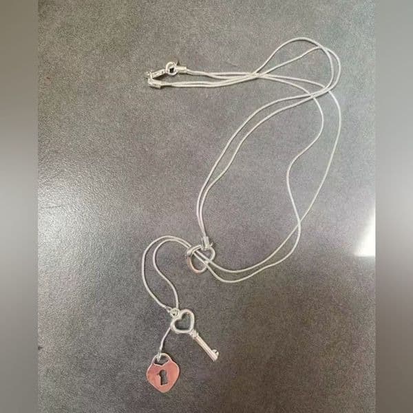 Unlock my heart charm necklace with heart, lock and key in 925 - Thumbnail 5