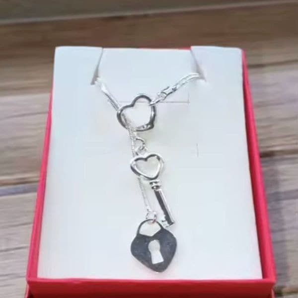Unlock my heart charm necklace with heart, lock and key in 925 - Thumbnail 2