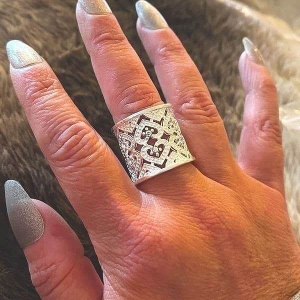 The Paris crystal accented heart cuff open ring - Thumbnail 4