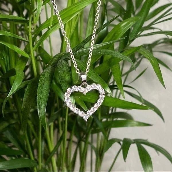 The Valentina Crystal heart and 925 pendant necklace - Thumbnail 8