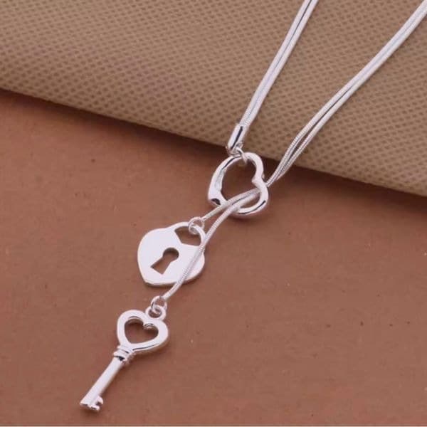 Unlock my heart charm necklace with heart, lock and key in 925 - Thumbnail 3