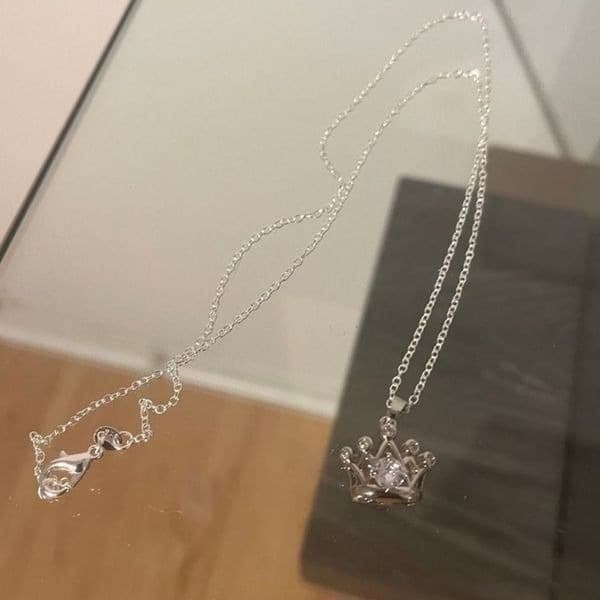 The Triple Crown pendant charm necklace in 925 and cubic zirconia - Thumbnail 2