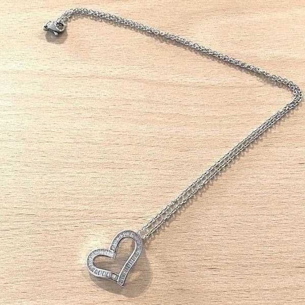 The Beating Heart white Sapphire & sterling heart necklace - Thumbnail 9