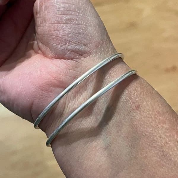 Best Seller! The Jumbo Safety Pin Bangle in 925 silver - Thumbnail 9