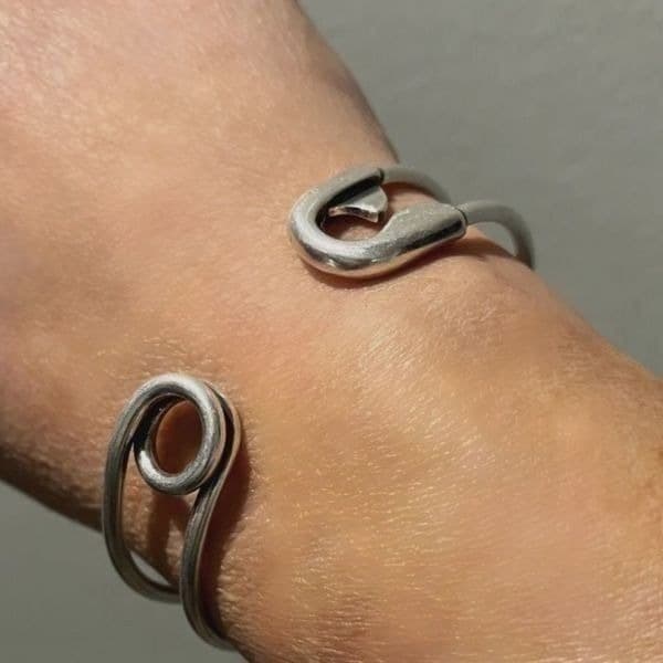 Best Seller! The Jumbo Safety Pin Bangle in 925 silver - Thumbnail 4