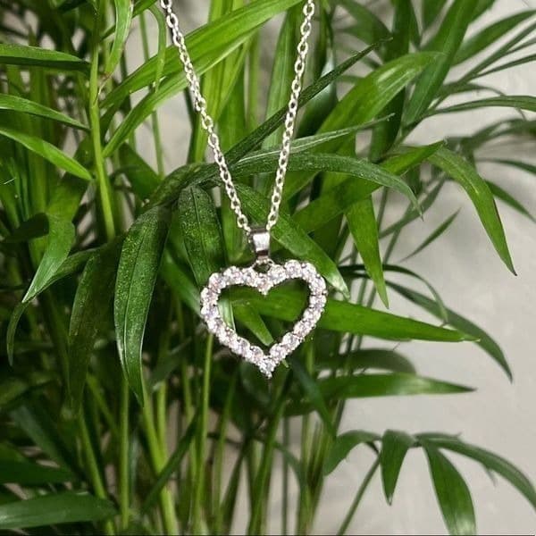 The Valentina Crystal heart and 925 pendant necklace - Thumbnail 8