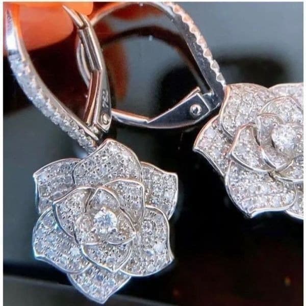 The Dramatic Drop Flower dangle earrings in 925 and cubic zirconia - Thumbnail 5