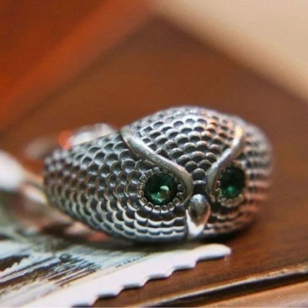The Green Eyed Owl Ring in 925 antiqued silver - Image 1