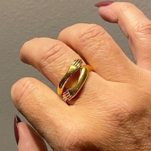 The Hold Me Close hand holding” or hug” adjustable ring in 18k - Thumbnail 8