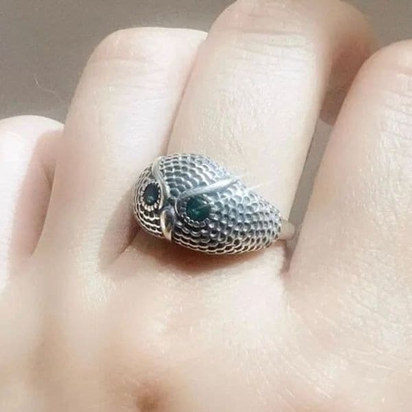 The Green Eyed Owl Ring in 925 antiqued silver - Thumbnail 2