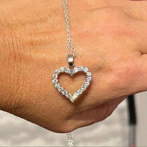 The Valentina Crystal heart and 925 pendant necklace - Thumbnail 7