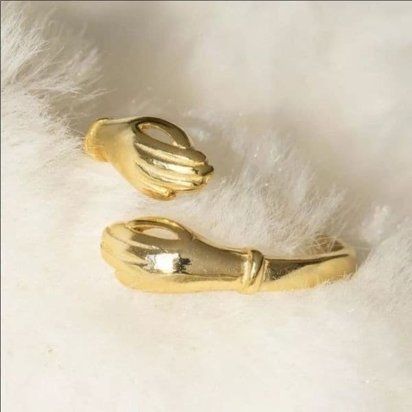 The Hold Me Close hand holding” or hug” adjustable ring in 18k - Thumbnail 2