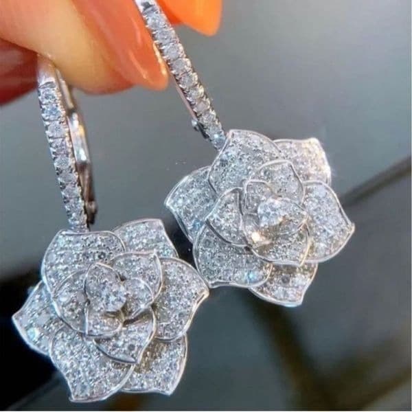 The Dramatic Drop Flower dangle earrings in 925 and cubic zirconia - Image 1