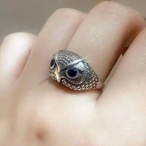 The Blue Eyed Owl Ring in antiqued 925 silver - Thumbnail 2