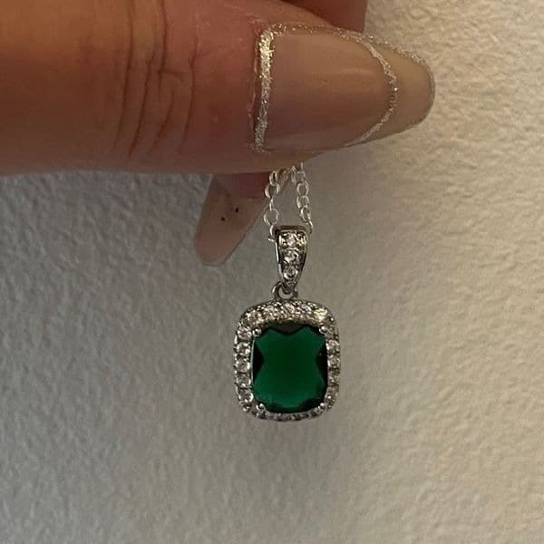 The Emerald Stunner Pendant Necklace in 925 silver - Thumbnail 2