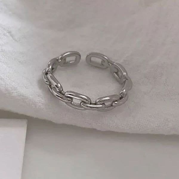 The Dainty Chain link Ring - Image 1