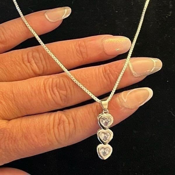 The Three of Hearts Pendant Necklace in 925 Silver - Thumbnail 4