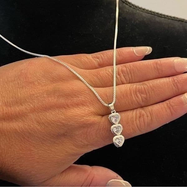 The Three of Hearts Pendant Necklace in 925 Silver - Image 1