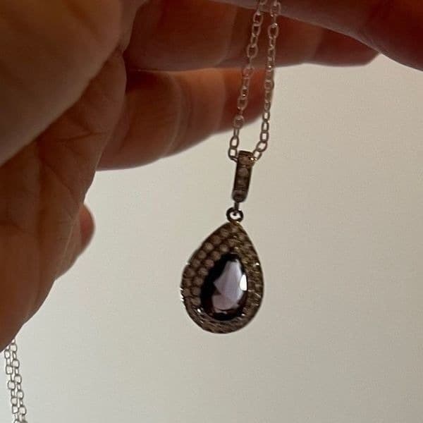 The Empress’ Purple Tear Drop pendant in 925 silver - Thumbnail 5