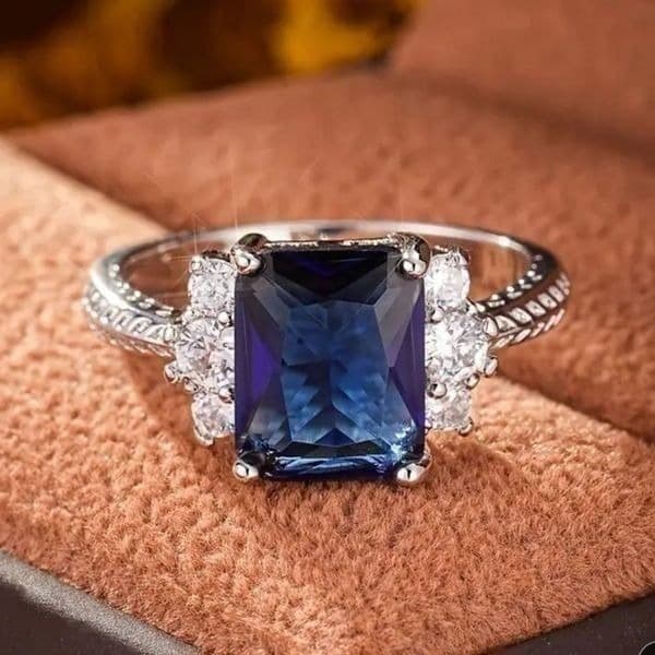 The Debutant In Blue cocktail ring in silver sz 9 - Thumbnail 2