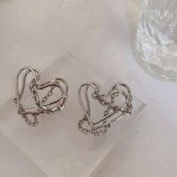 The Chain My Heart earrings with chain attached posts in 925 silver. - Thumbnail 2