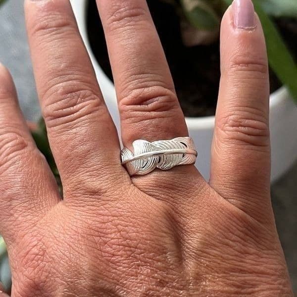The Dainty Feather adjustable 925 silver ring - Image 1