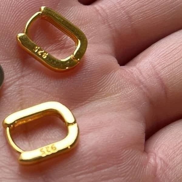 The Gold Geo Hoop. Dainty huggie earrings 18k 925 stamped - Thumbnail 5