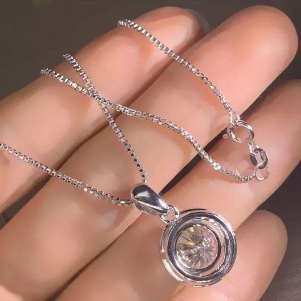The Discus Pendant Necklace in 925 and cubic zirconia - Thumbnail 4