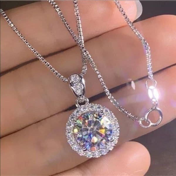 The Discus Pendant Necklace in 925 and cubic zirconia - Thumbnail 3