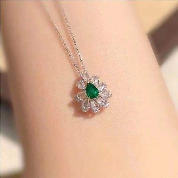The Emerald Passion pendant in 925 and cubic zirconia - Thumbnail 11