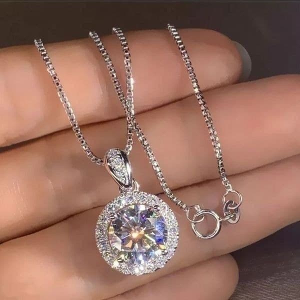 The Discus Pendant Necklace in 925 and cubic zirconia - Thumbnail 5