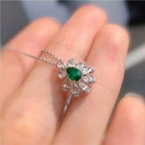 The Emerald Passion pendant in 925 and cubic zirconia - Thumbnail 7