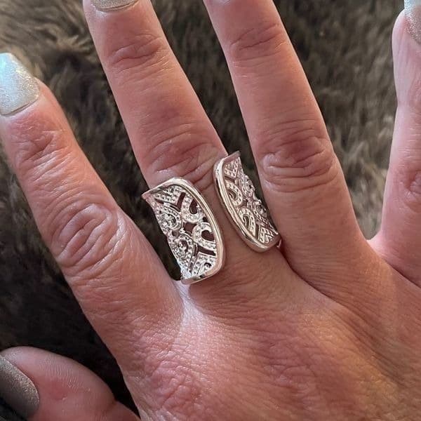 The Paris crystal accented heart cuff open ring - Thumbnail 7
