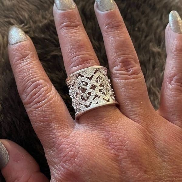 The Paris crystal accented heart cuff open ring - Thumbnail 2