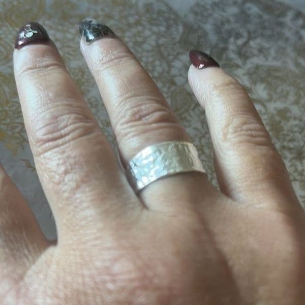 The Texture Band Ring in silver - Thumbnail 4