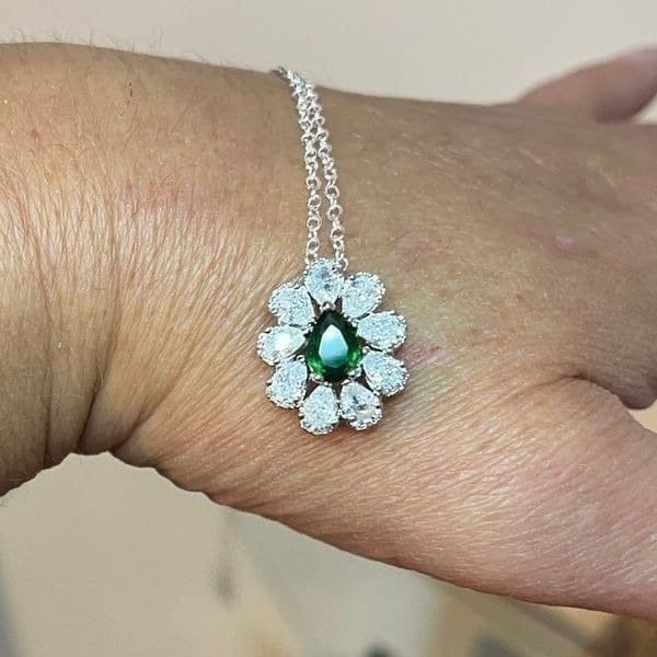 The Emerald Passion pendant in 925 and cubic zirconia - Thumbnail 10