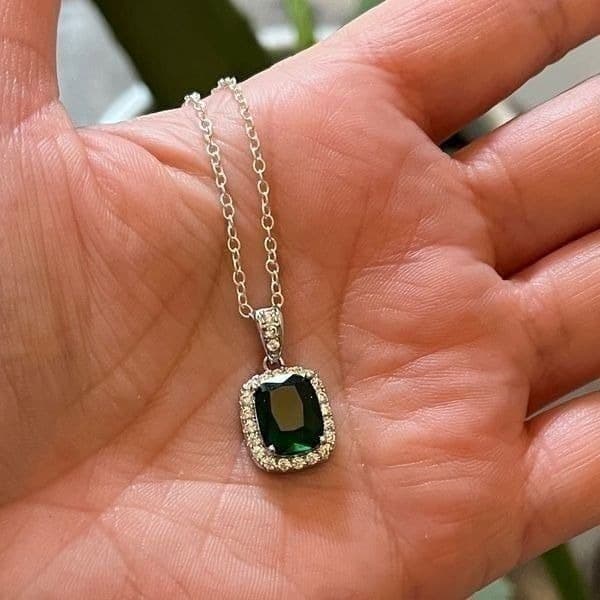 The Emerald Stunner Pendant Necklace in 925 silver - Thumbnail 5