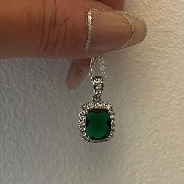 The Emerald Stunner Pendant Necklace in 925 silver - Thumbnail 2