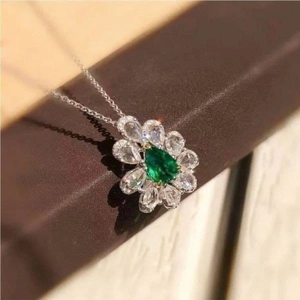 The Emerald Passion pendant in 925 and cubic zirconia - Thumbnail 9