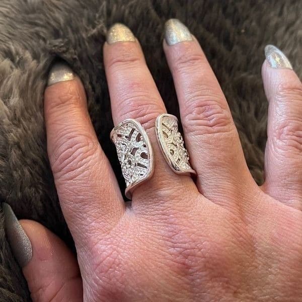 The Paris crystal accented heart cuff open ring - Thumbnail 8