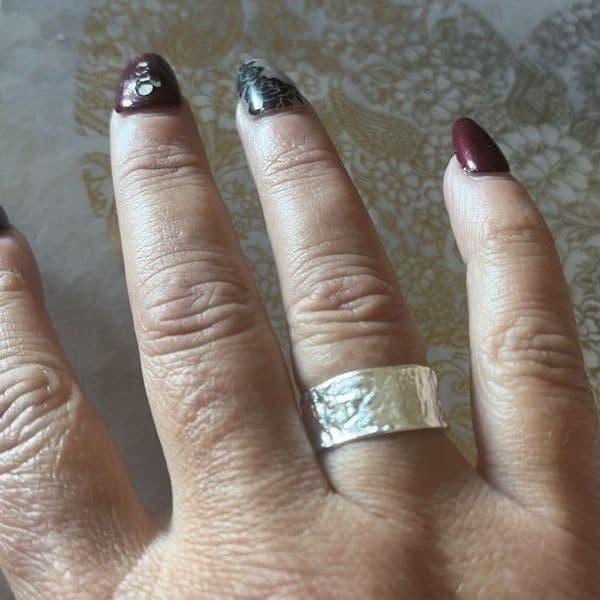 The Texture Band Ring in silver - Thumbnail 9